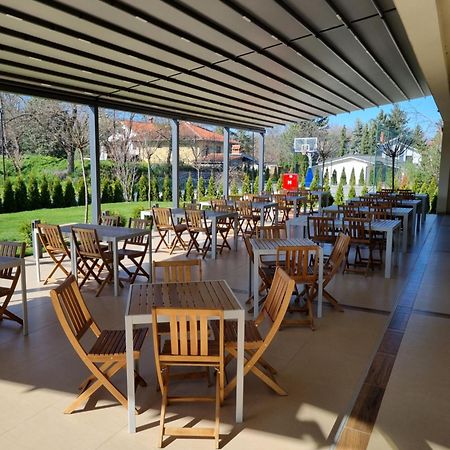 Hotel Danubia Park Veliko Gradiste Bagian luar foto