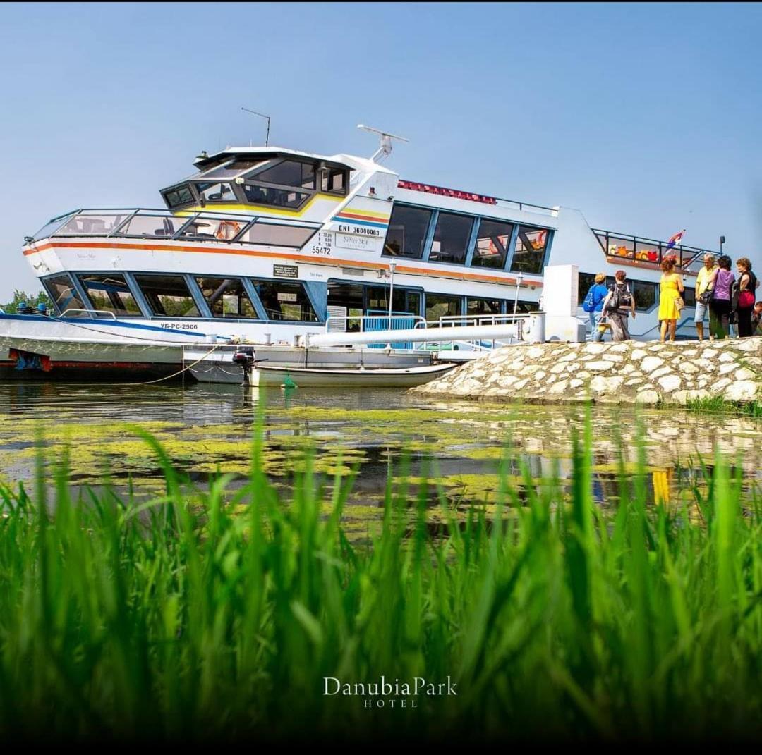 Hotel Danubia Park Veliko Gradiste Bagian luar foto