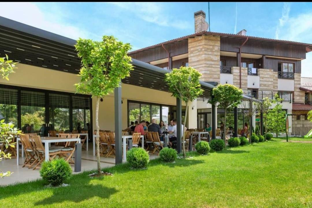 Hotel Danubia Park Veliko Gradiste Bagian luar foto