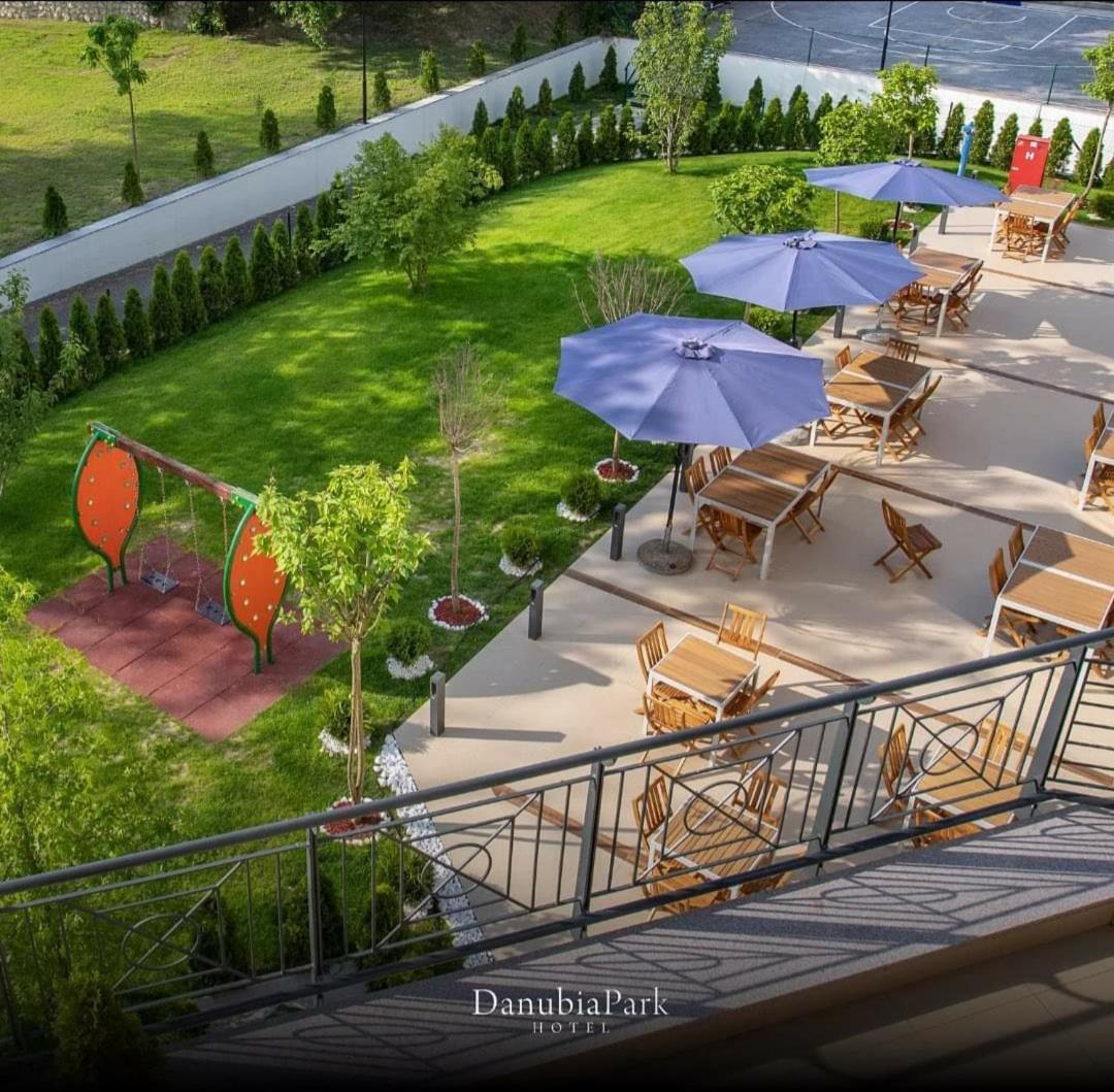 Hotel Danubia Park Veliko Gradiste Bagian luar foto