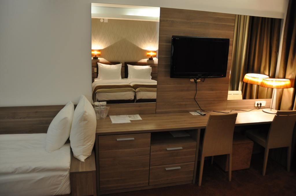 Hotel Danubia Park Veliko Gradiste Ruang foto