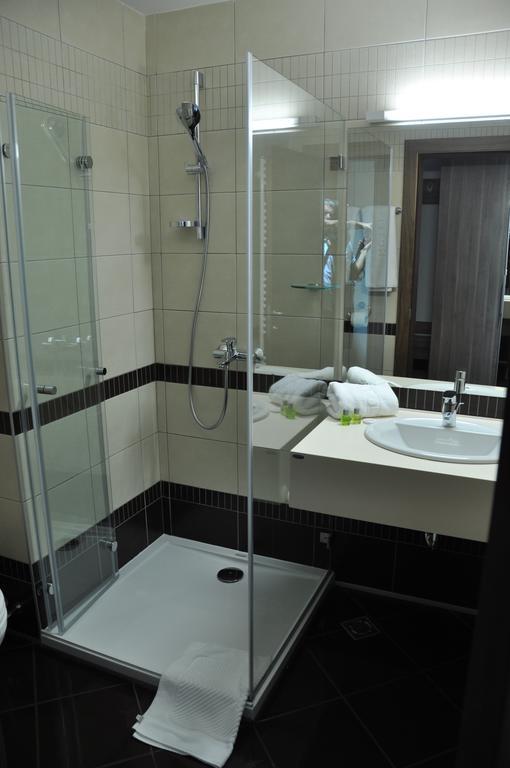 Hotel Danubia Park Veliko Gradiste Ruang foto