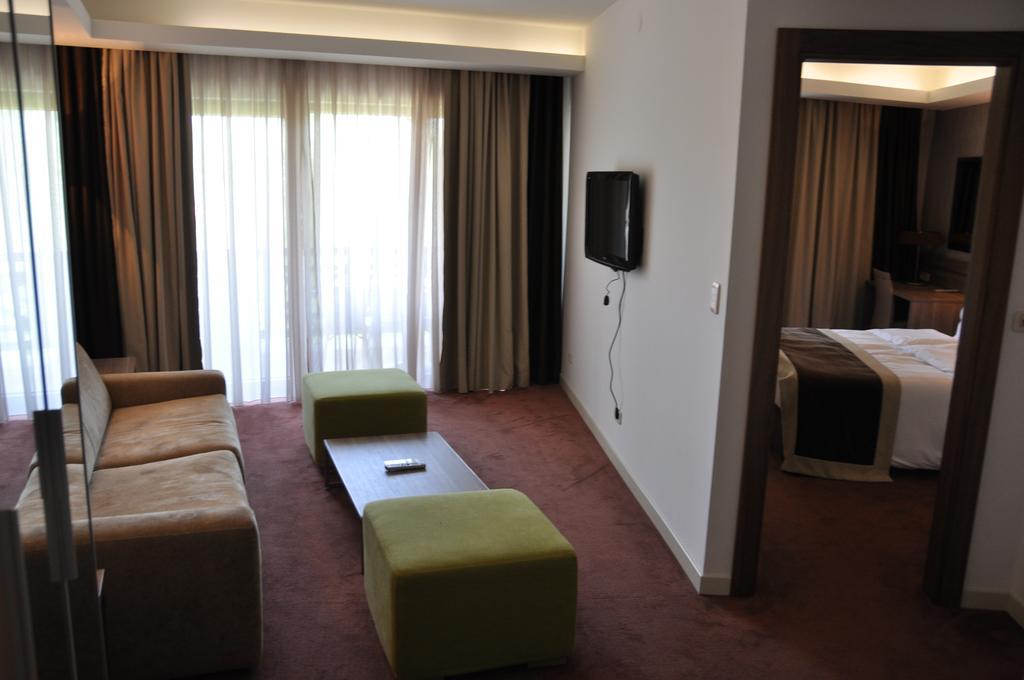 Hotel Danubia Park Veliko Gradiste Ruang foto