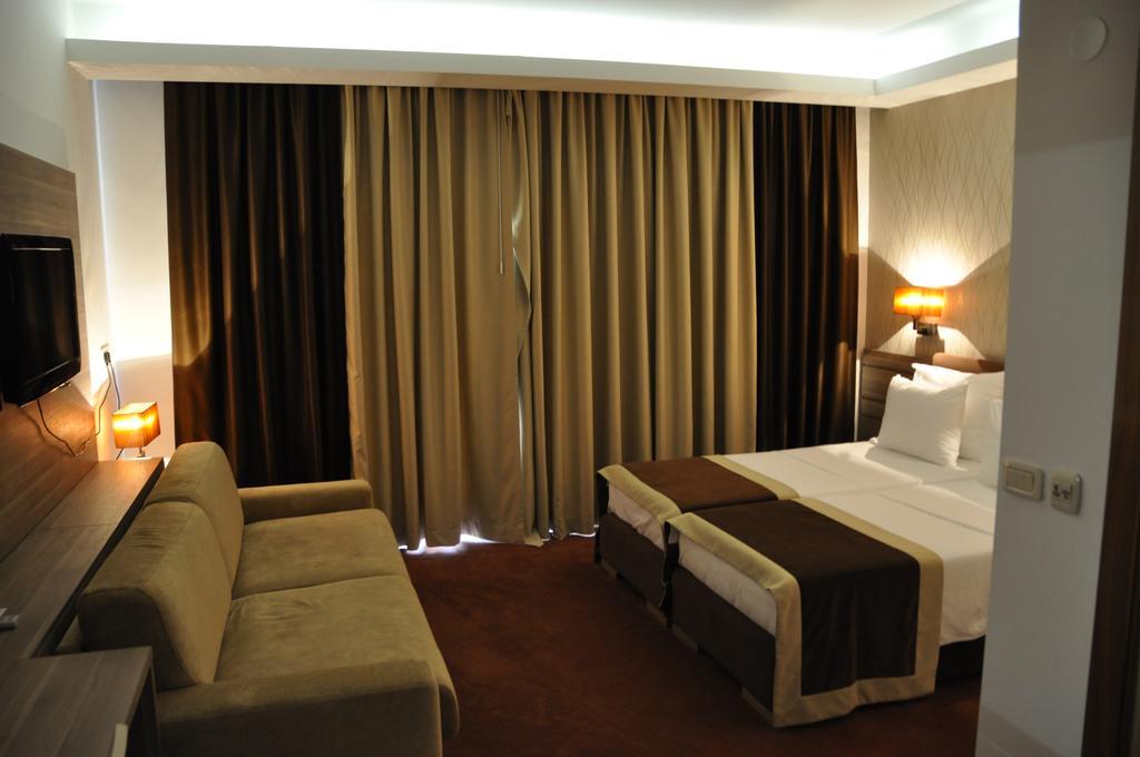 Hotel Danubia Park Veliko Gradiste Ruang foto