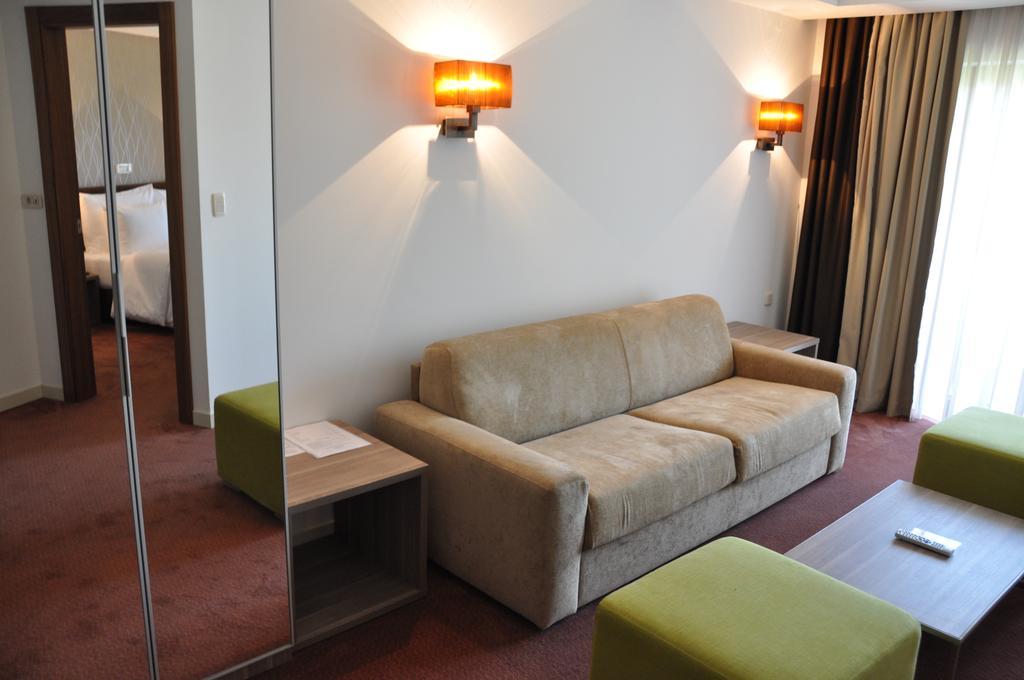 Hotel Danubia Park Veliko Gradiste Ruang foto